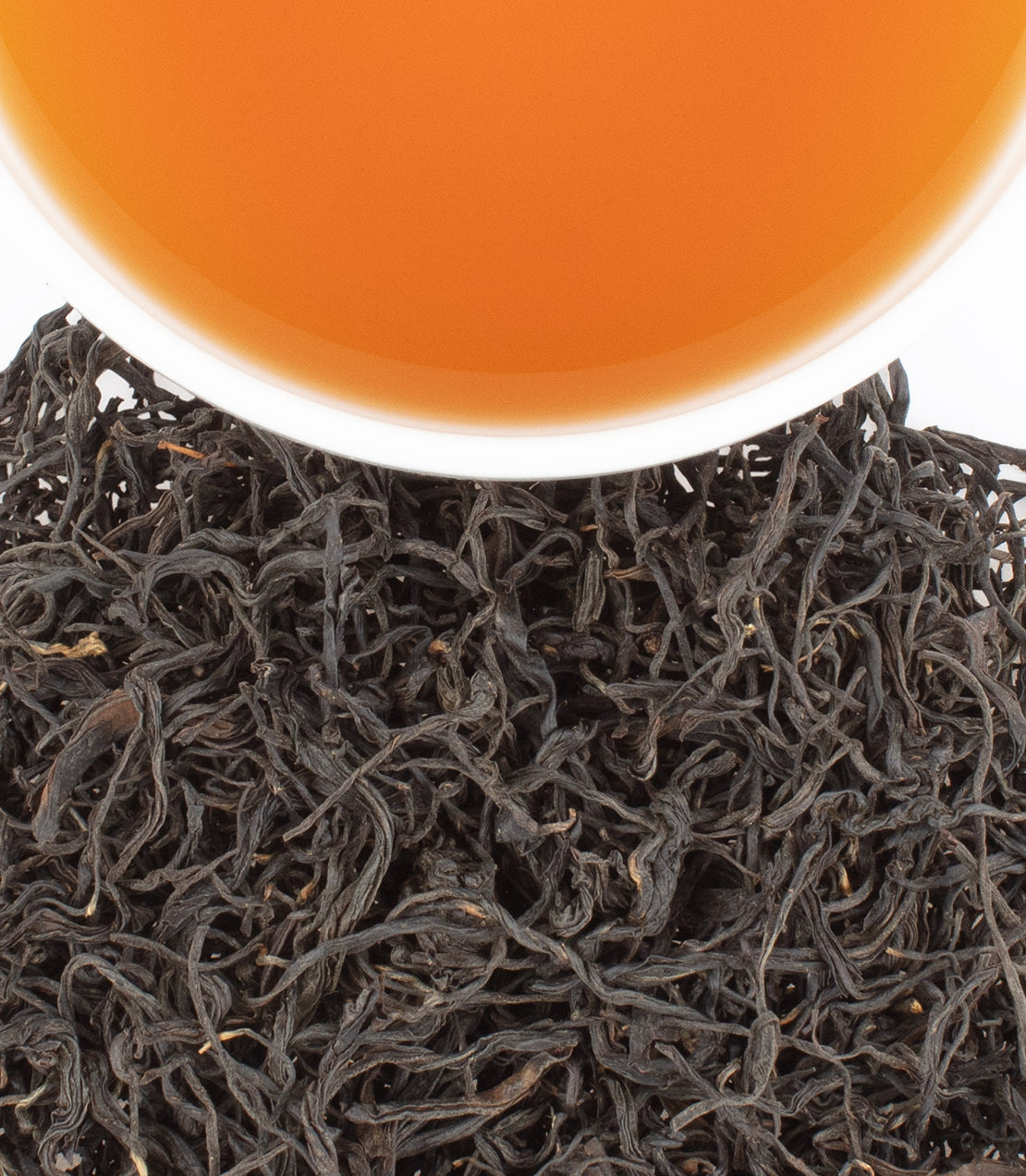 "Tong Lu Black tea leaves with a cup of brewed tea, showcasing rich color and texture.