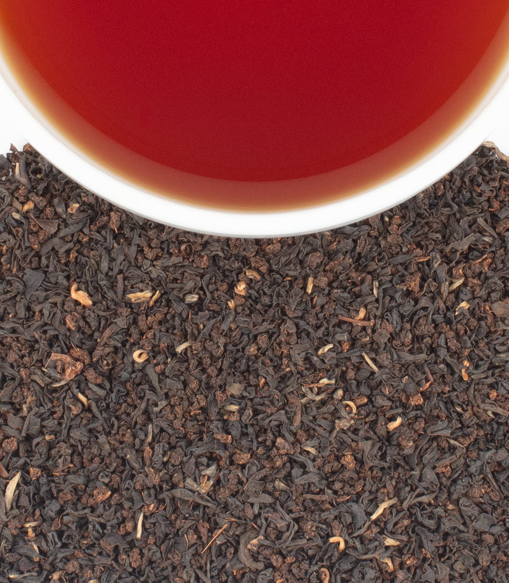 Thiele- Broken Silber- Tee- Cup and Leaves from above