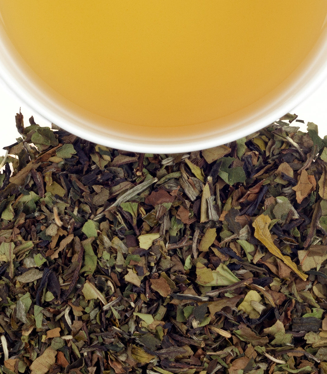 Bag of 50 white peach tea sachets with loose tea leaves and brewed tea in a cup. Refreshing and aromatic blend.
