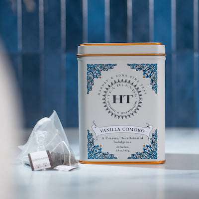 Vanilla Comoro tea tin with a sachet on a blurred background