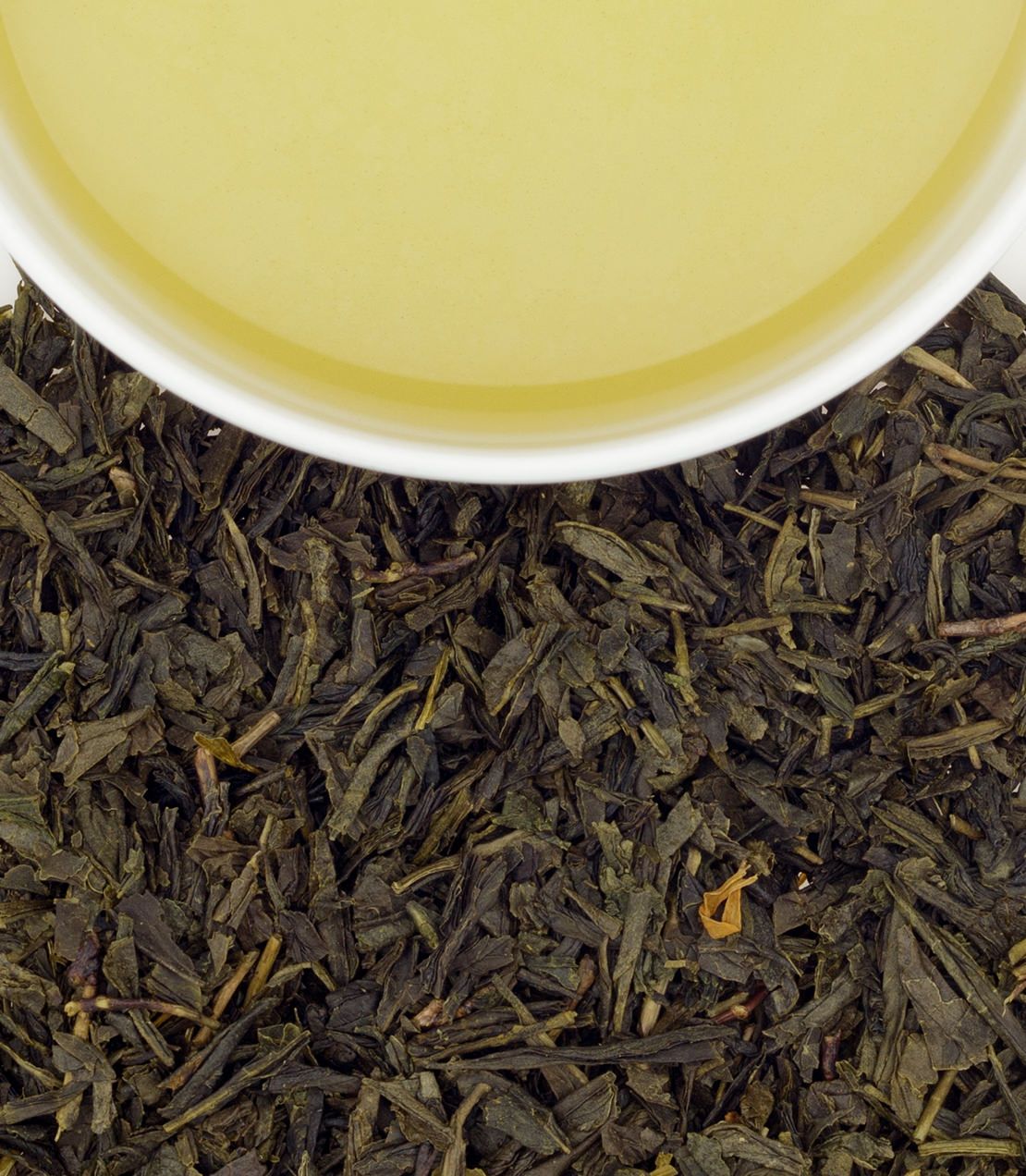 Citron Green tea in a classic tin, featuring 20 sachets, with brewed tea and loose leaves displayed.