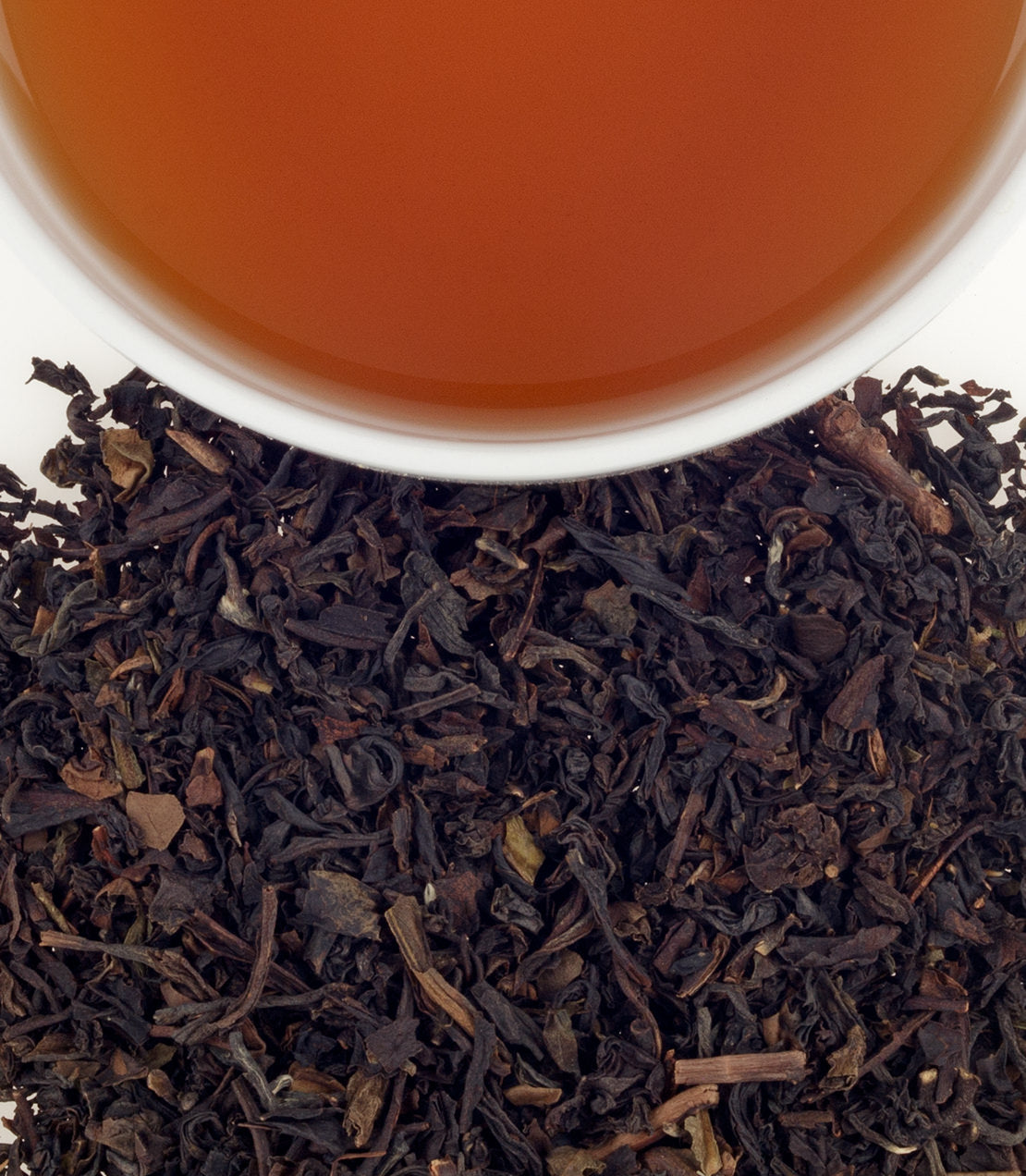 Ginger's Oolong tea sachets, featuring loose tea leaves and a cup of brewed tea, showcasing rich color and aroma.